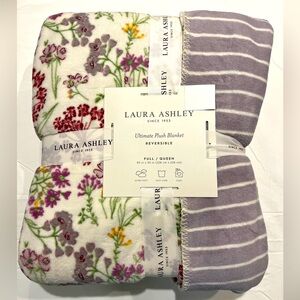 SALE❤️ Laura Ashley Full/Queen Plush Blanket